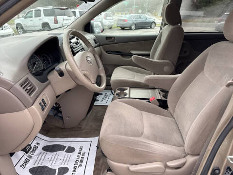 2005 Toyota Sienna LE 8 Passenger