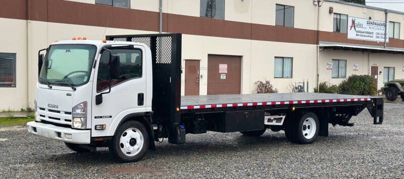2015 Isuzu NRR  23' Flatbed + Lift Gate