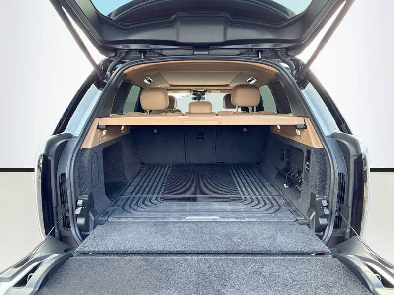 2025 Land Rover Range Rover P530 SE