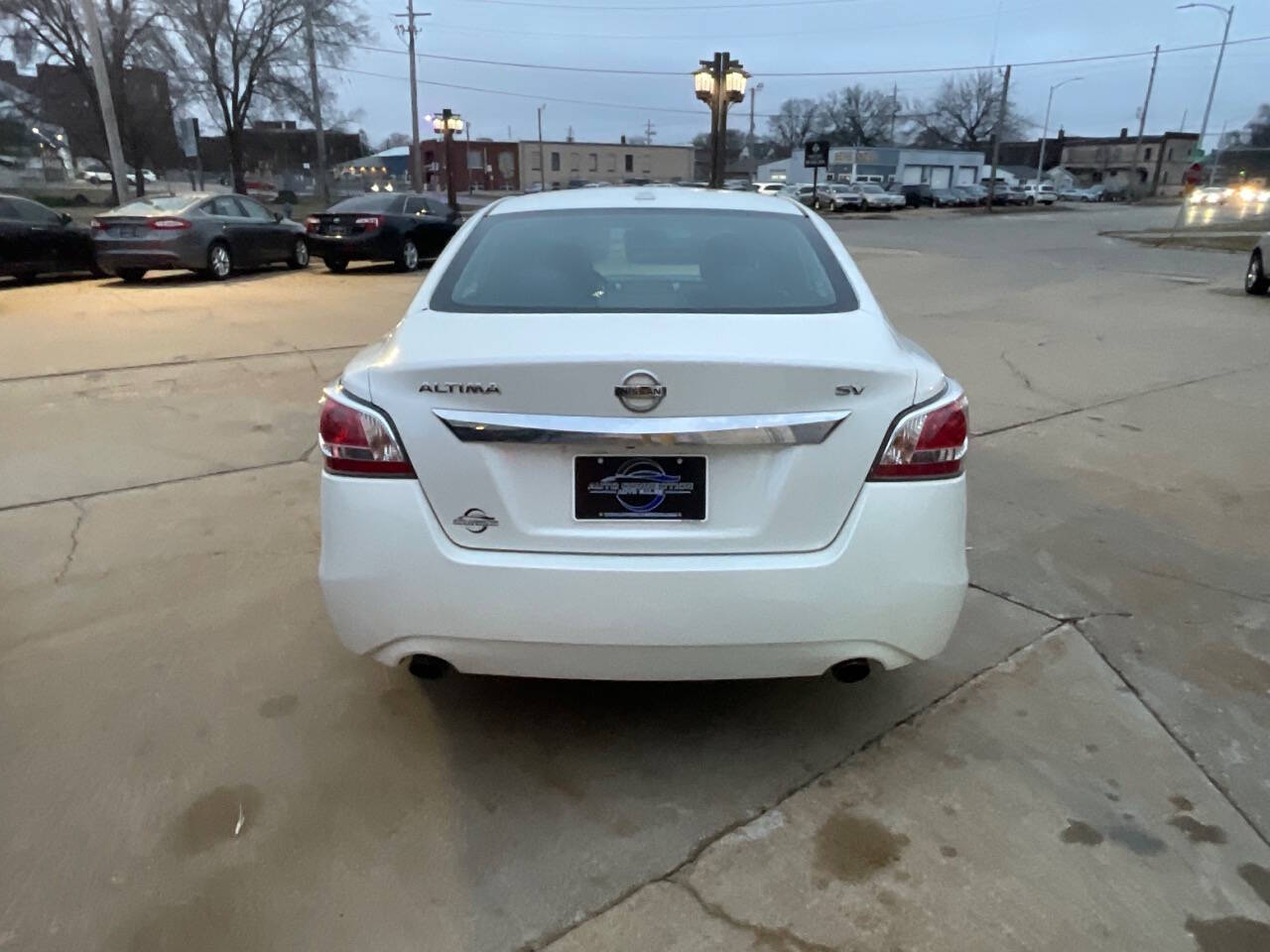 2015 Nissan Altima for sale at Auto Connection in Waterloo, IA