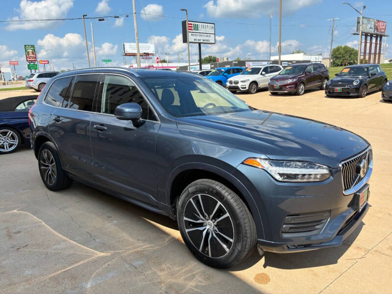 2020 Volvo XC90 T6 Momentum 7-Passenger