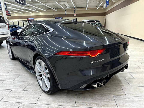 2016 Jaguar F-TYPE R