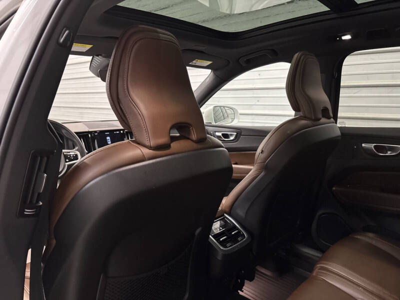 2022 Volvo XC60 B5 Inscription