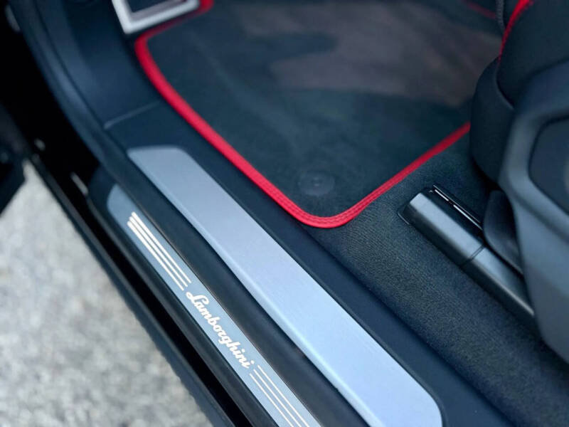 2024 Lamborghini Urus S