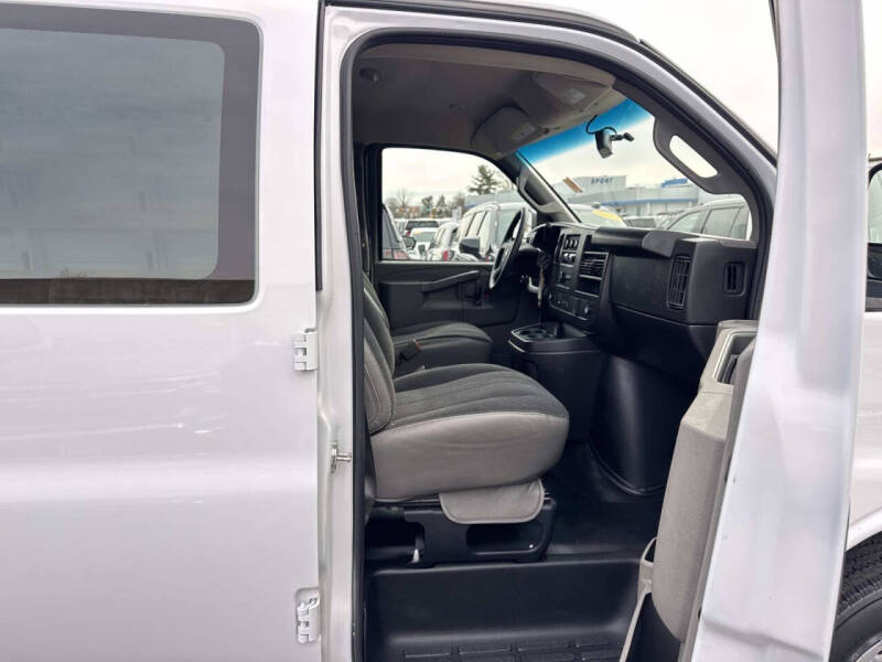 2024 Chevrolet Express 2500