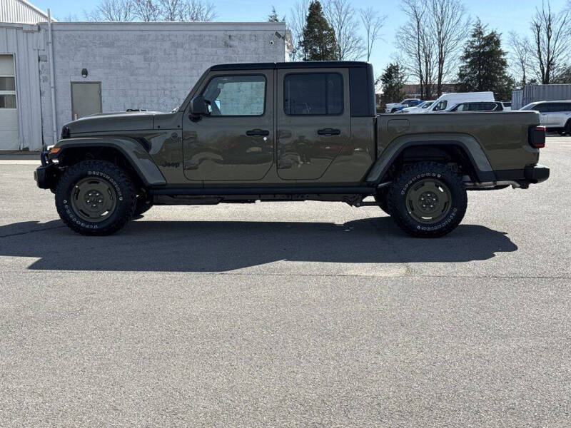2026 Jeep Gladiator Sport