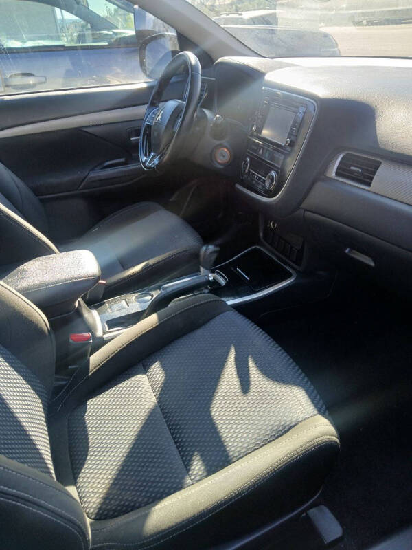 2017 Mitsubishi Outlander ES