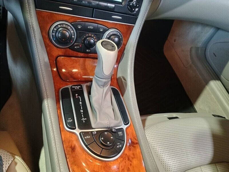 2005 Mercedes-Benz SL-Class 38