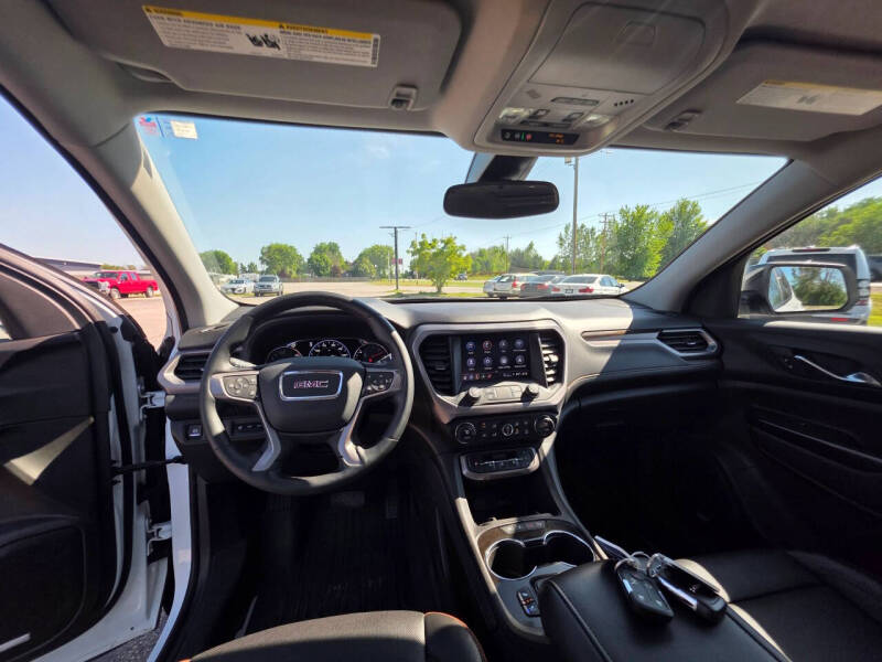 2023 GMC Acadia AT4