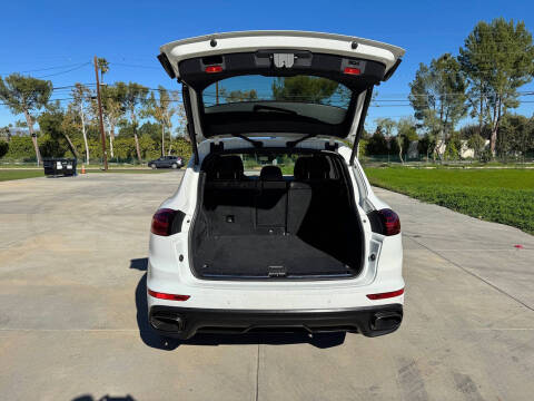 2017 Porsche Cayenne Platinum Edition