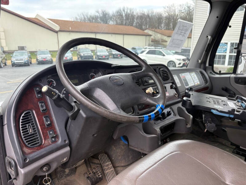 2007 Freightliner M2 106