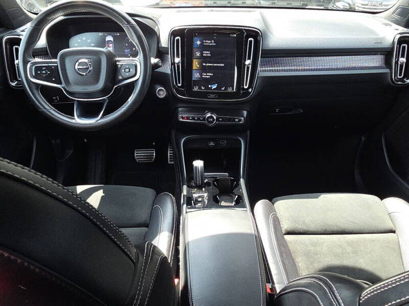 2021 Volvo XC40 T5 R-Design