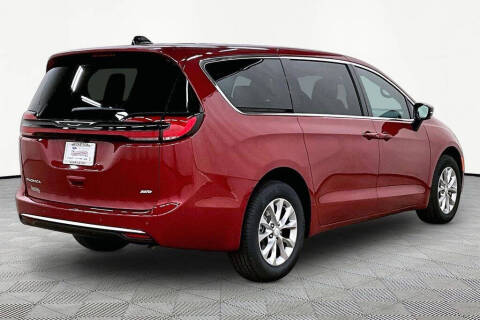 2027 Chrysler Pacifica Select