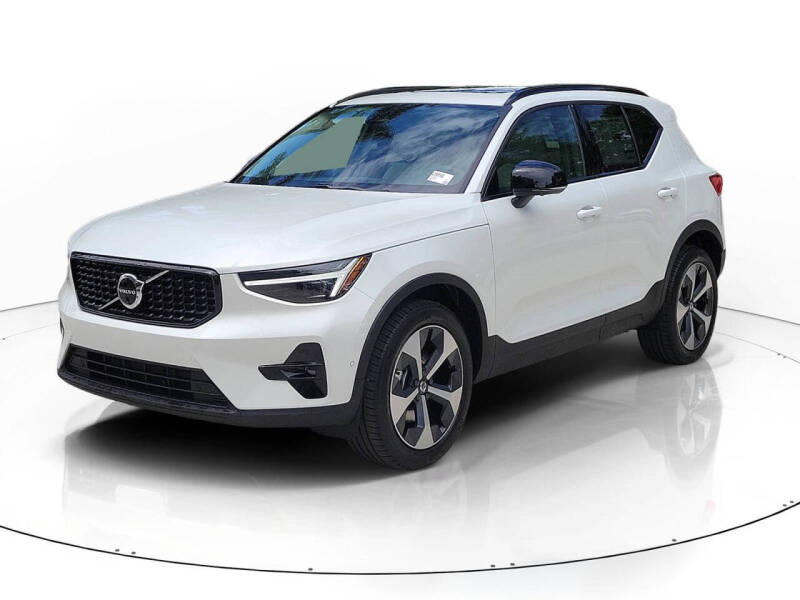 2026 Volvo XC40 B5 Plus