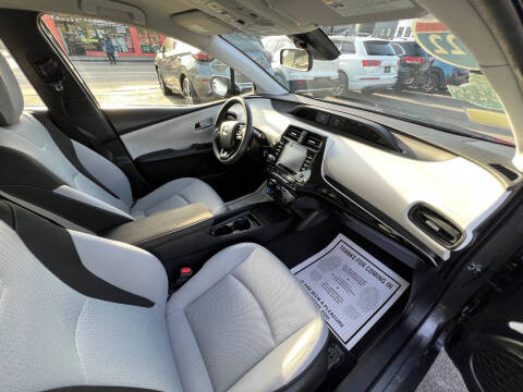 2022 Toyota Prius LE