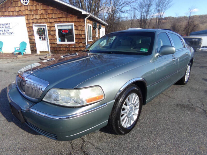 2004 Lincoln Town Car for sale at Trade Zone Auto Sales in Hampton NJ