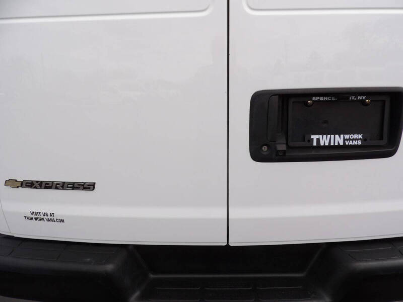 2022 Chevrolet Express 2500