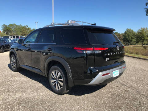 2025 Nissan Pathfinder SL