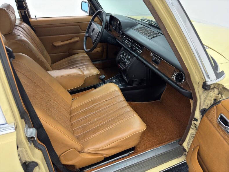 1975 Mercedes-Benz 300-Class