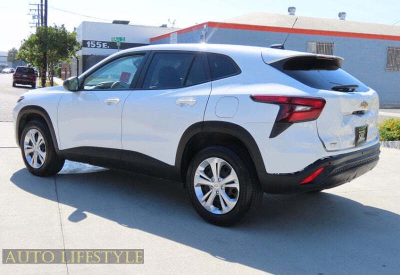 2025 Chevrolet Trax LS