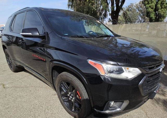 Used 2019 Chevrolet Traverse Premier with VIN 1GNEVKKW1KJ300235 for sale in Bloomington, IL