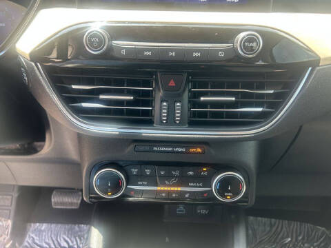 2022 Ford Escape Titanium