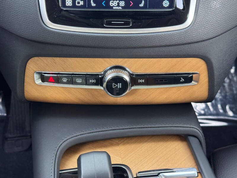 2024 Volvo XC90 Recharge T8 Core Bright Theme