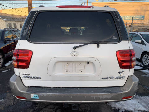 2004 Toyota Sequoia SR5