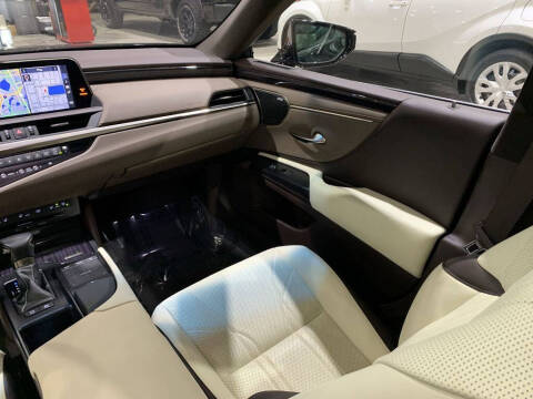 2021 Lexus ES 300h Ultra Luxury