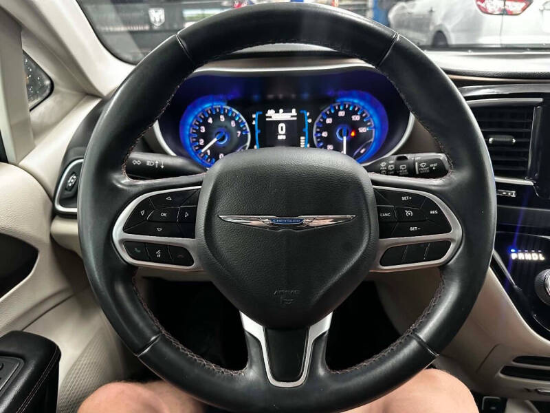 2017 Chrysler Pacifica Touring-L