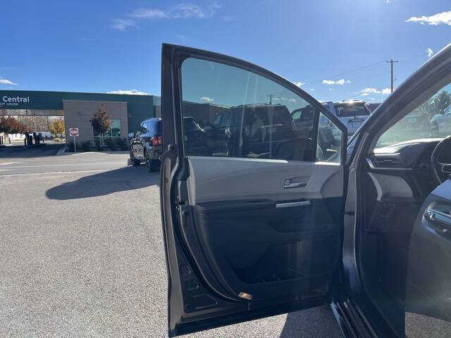 2022 Toyota Sienna XLE 7-Passenger