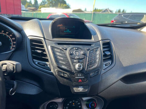 2015 Ford Fiesta SE