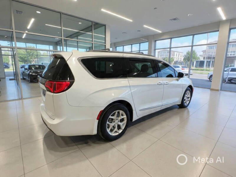 2017 Chrysler Pacifica Touring-L Plus