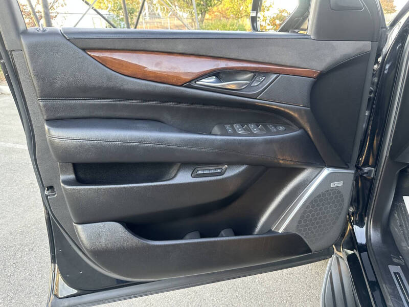 2016 Cadillac Escalade Luxury Collection