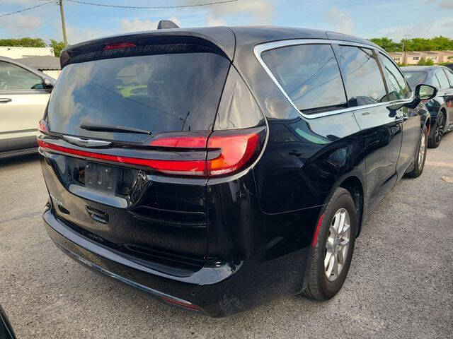 2024 Chrysler Pacifica Touring L