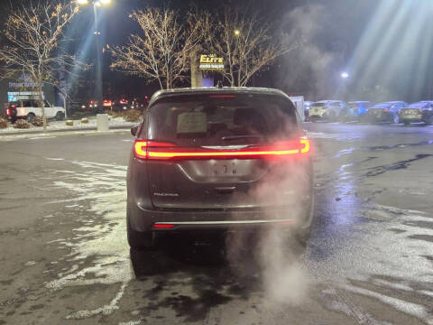 2023 Chrysler Pacifica Touring L