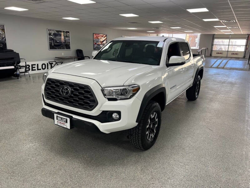 Used 2022 Toyota Tacoma TRD Off Road with VIN 3TMCZ5AN4NM493521 for sale in Beloit, KS