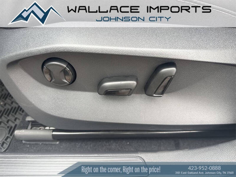 2026 Volkswagen Taos SE Black 4Motion