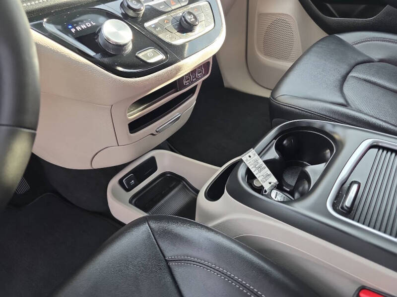 2024 Chrysler Pacifica Touring L