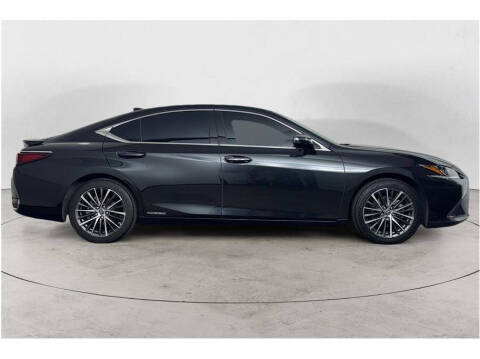 2022 Lexus ES 300h