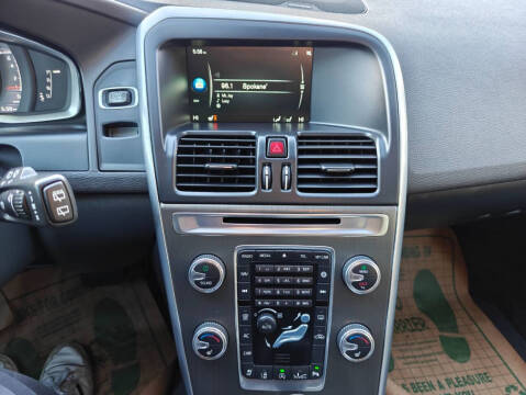 2016 Volvo XC60 T6 Drive-E Platinum