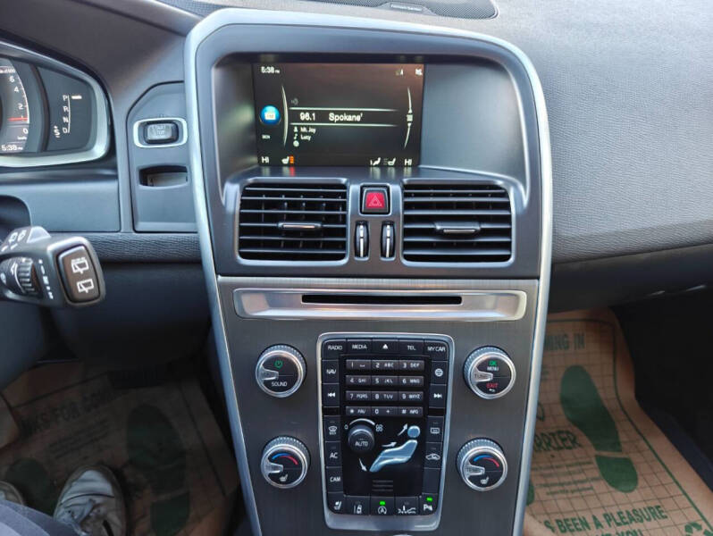 2016 Volvo XC60 T6 Drive-E Platinum