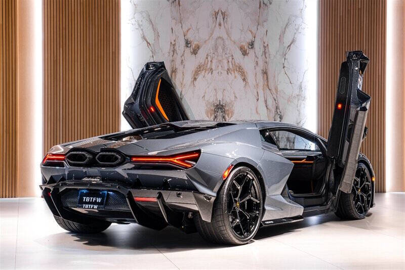 2024 Lamborghini Revuelto