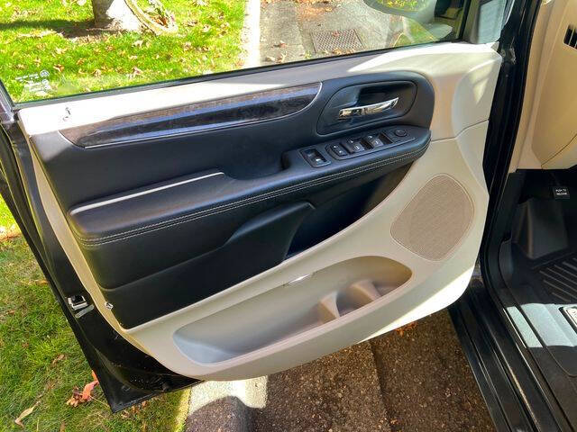 2013 Chrysler Town and Country Touring