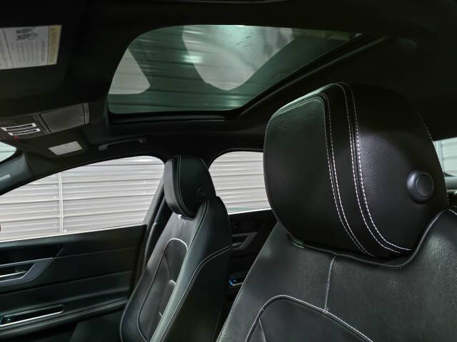 2017 Jaguar XF 35t R-Sport