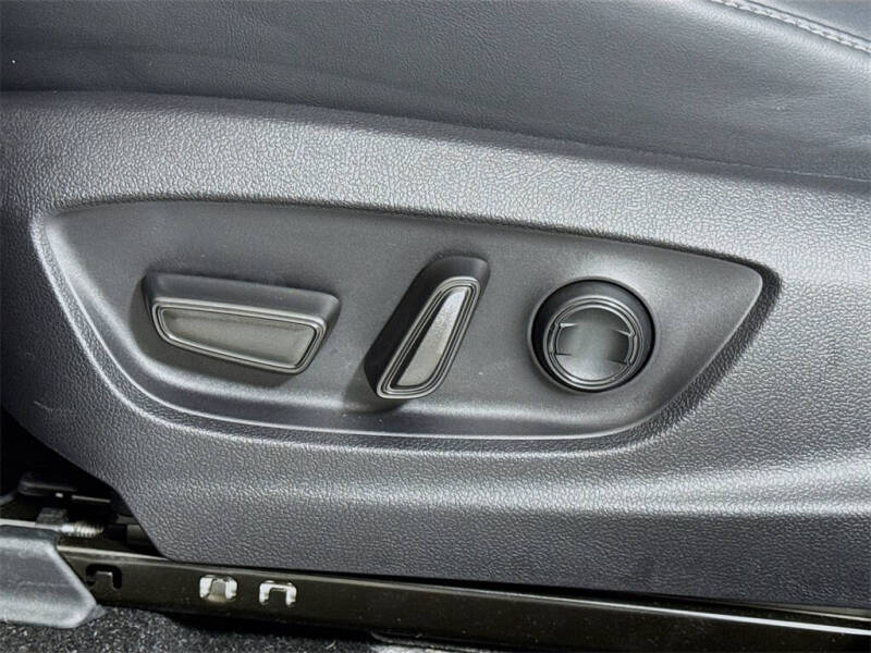 2025 Toyota Crown Signia XLE