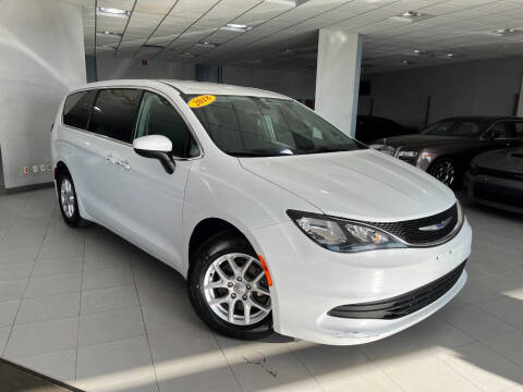 2018 Chrysler Pacifica for sale at Auto Mall of Springfield in Springfield IL