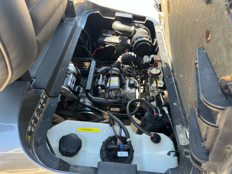 2024 E-Z-GO Express 4