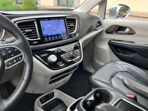 2017 Chrysler Pacifica Touring-L Plus