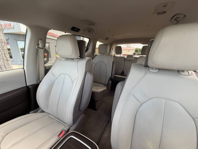 2017 Chrysler Pacifica Touring-L Plus